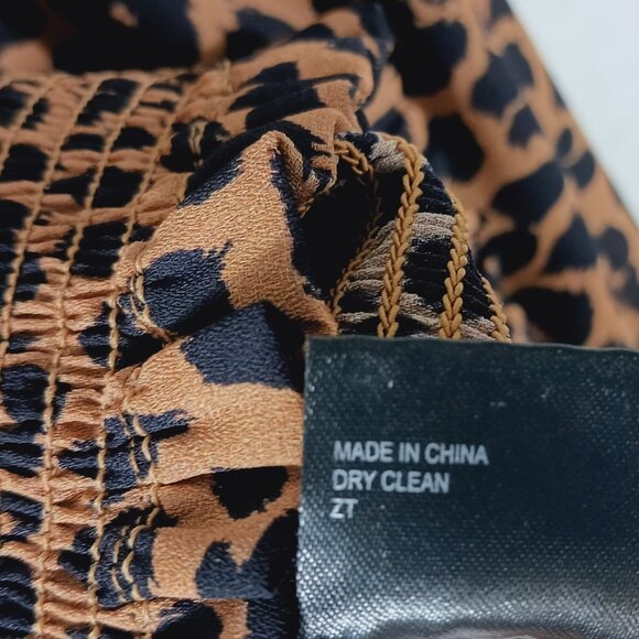 Gianni Bini, NWT Leopard Print Top, Size Large, Smocked Bodice & Sleeve Cuffs - Picture 16 of 16